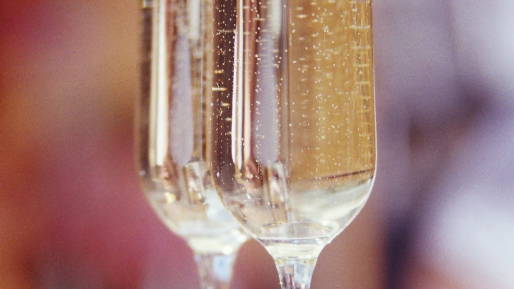 Acheter son champagne en ligne : les clés pour bien choisir avec l'aide d'un professionnel !