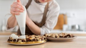 Créer de belles pâtisseries chez soi : tout commence par de bons outils